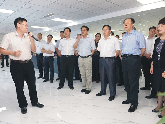 安徽省委常委、、、岳阳市委书记吴存荣，，岳阳市党政代表团一行莅临我集团参观调查